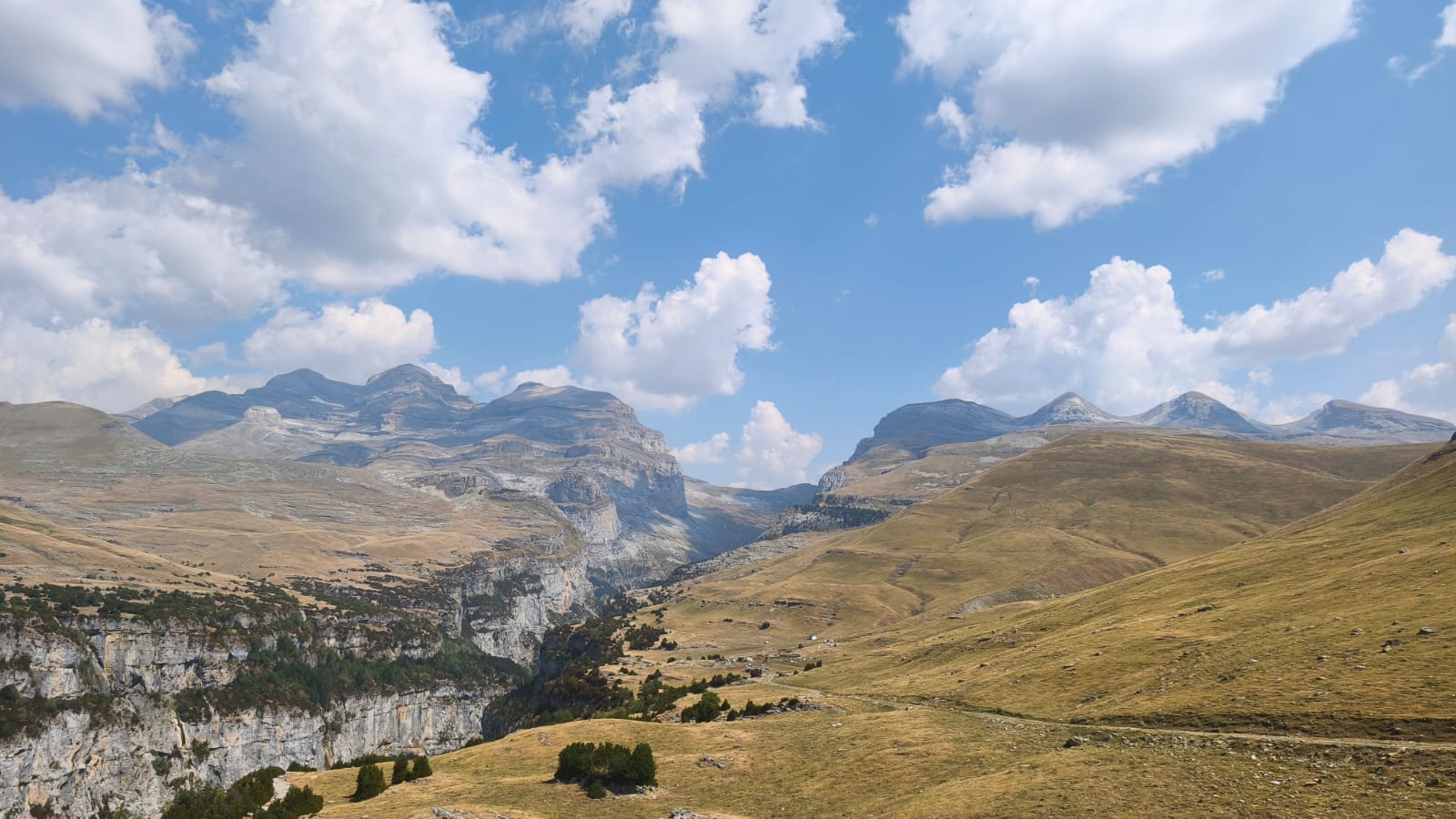 Vistas del Cañón de Añisclo durante una ruta guiada en Ordesa